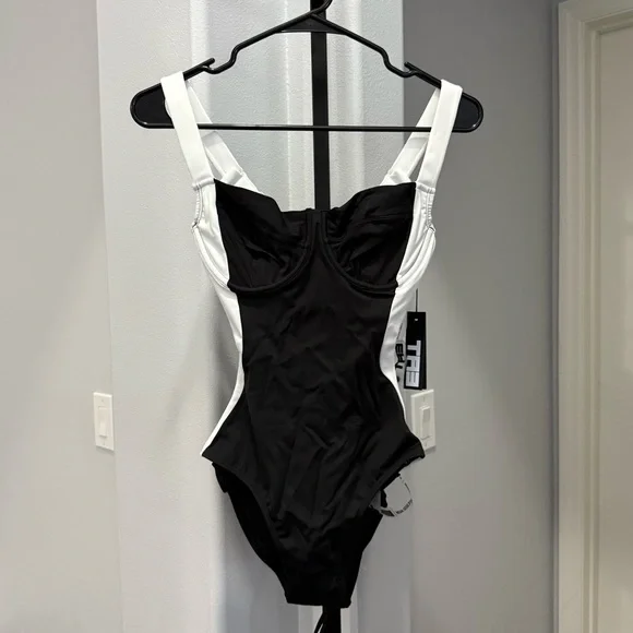 TA3 Lifty Contour Black And White One Piece Reg/Long Shapewear Swimsuit XS D/DD - Picture 2 of 14
